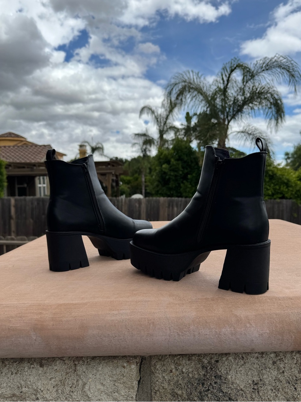 Madden Girl Black Platform Chelsea Ankle Boots - Picture 2 of 6